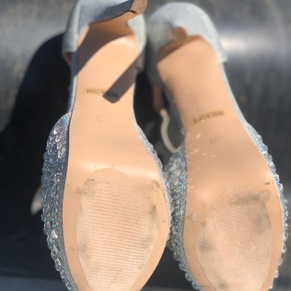 {De Blossom Collection} Sexy Silver Pin-Up Heels - Picture 5 of 5